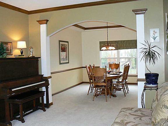 4th image of 4400 Brittany Dr