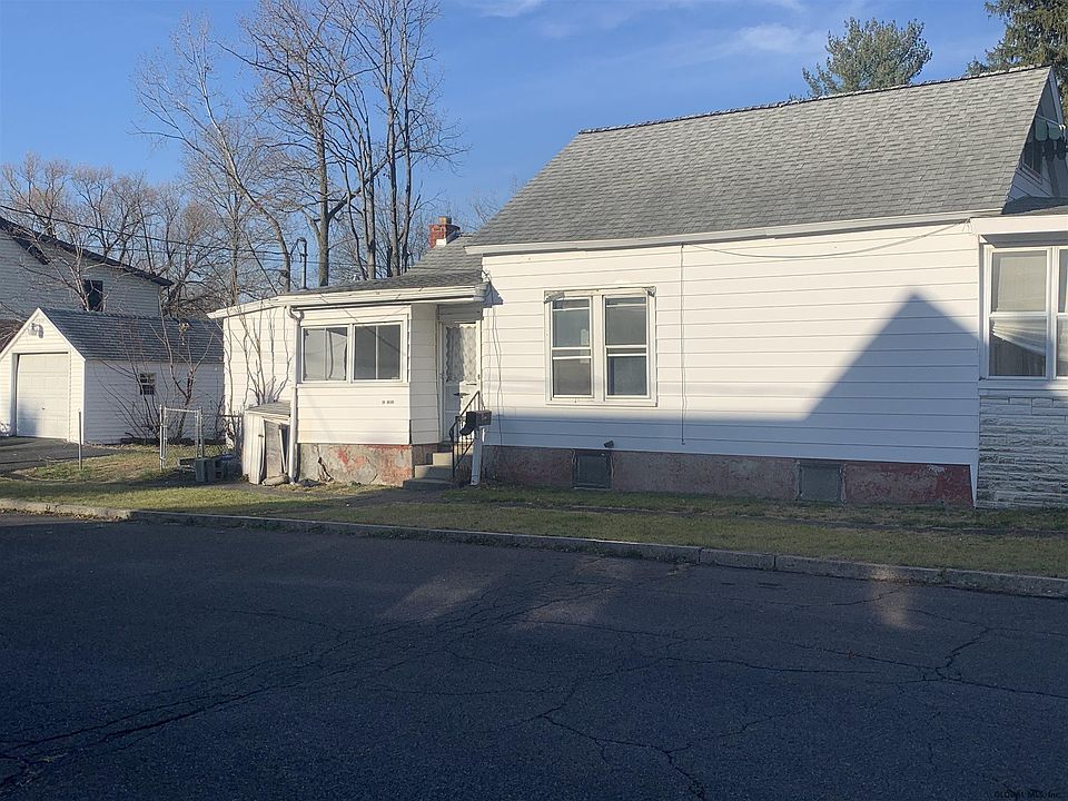 2nd image of 32 1st St