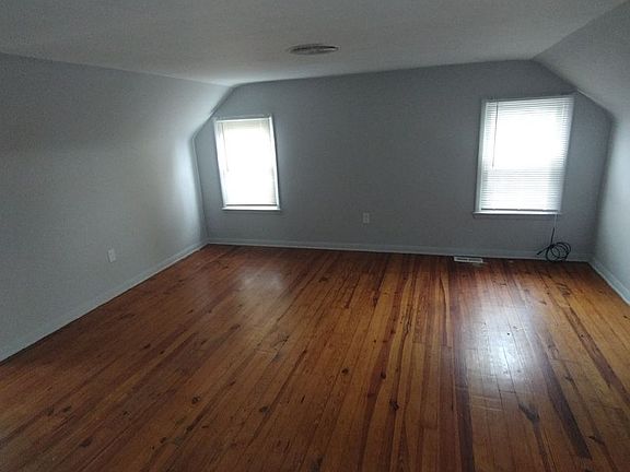 3rd image of 441 Fruitville Pike