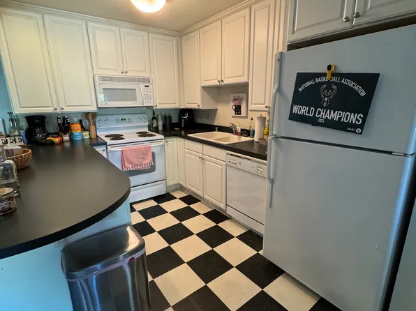 1108 N Milwaukee St Unit 208, Milwaukee, WI 53202