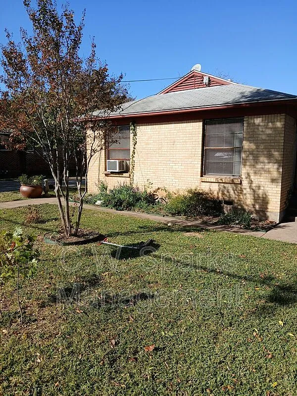 2 bed, 1.0 bath, 805 sqft, $1,000 — Photo 2