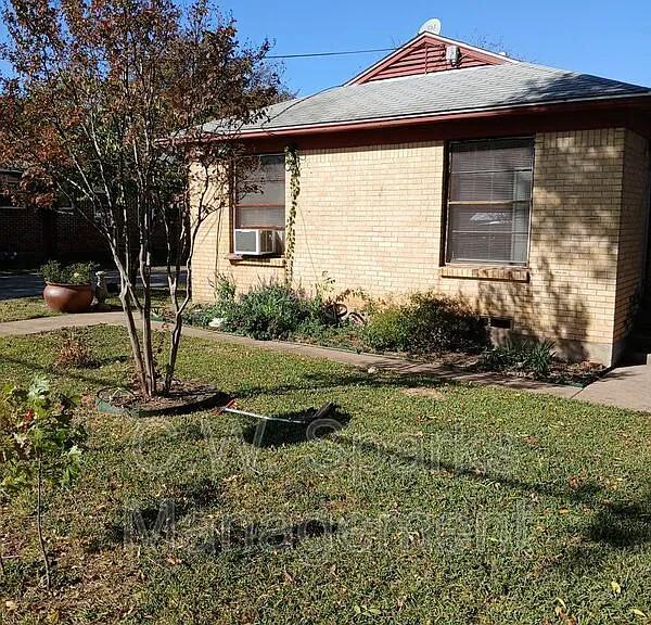 3019 Avon St — Photo 2