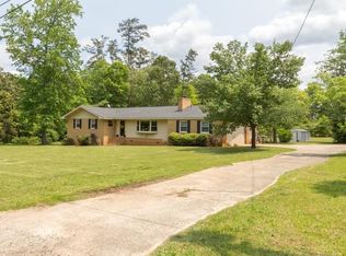 15 Lakeshore Dr, Forsyth, GA 31029
