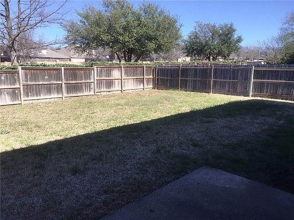 2nd image of 4429 Lansbury Ln