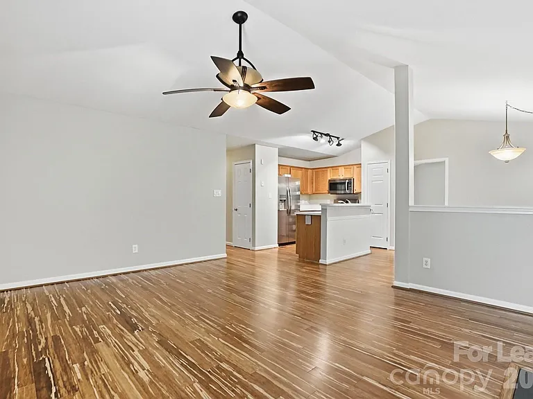 2830 Black Walnut Ln — Photo 7