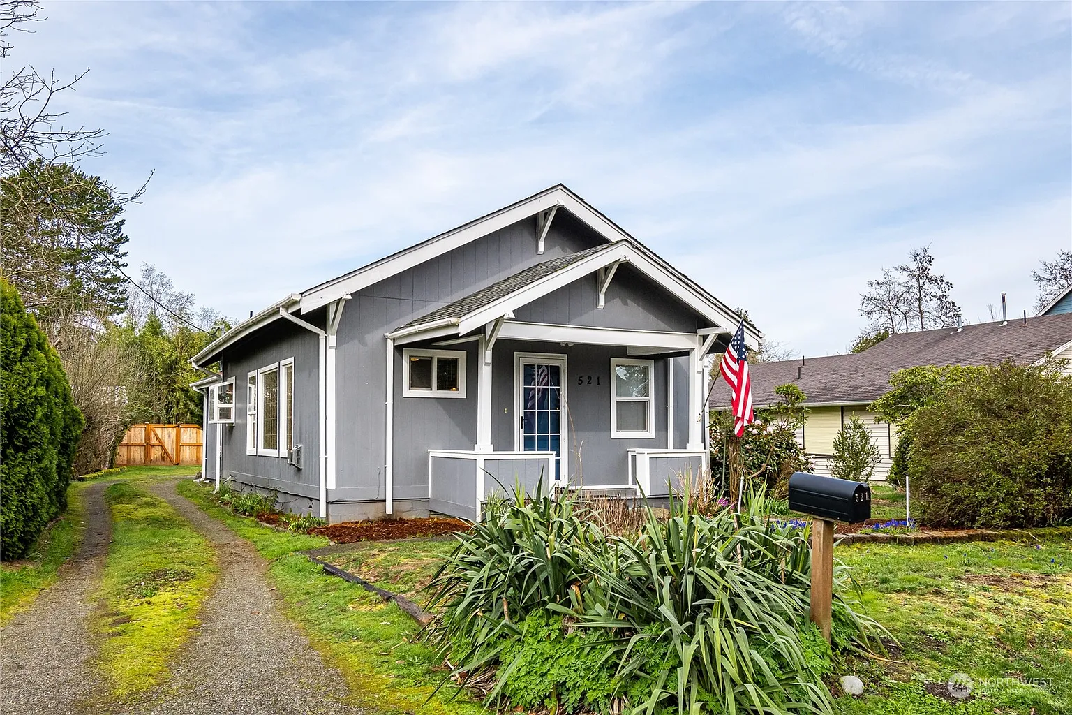 521 Sawyer Street SE photo 1