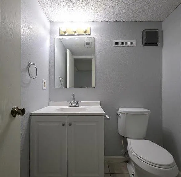 447 NE Churchill St — Photo 5