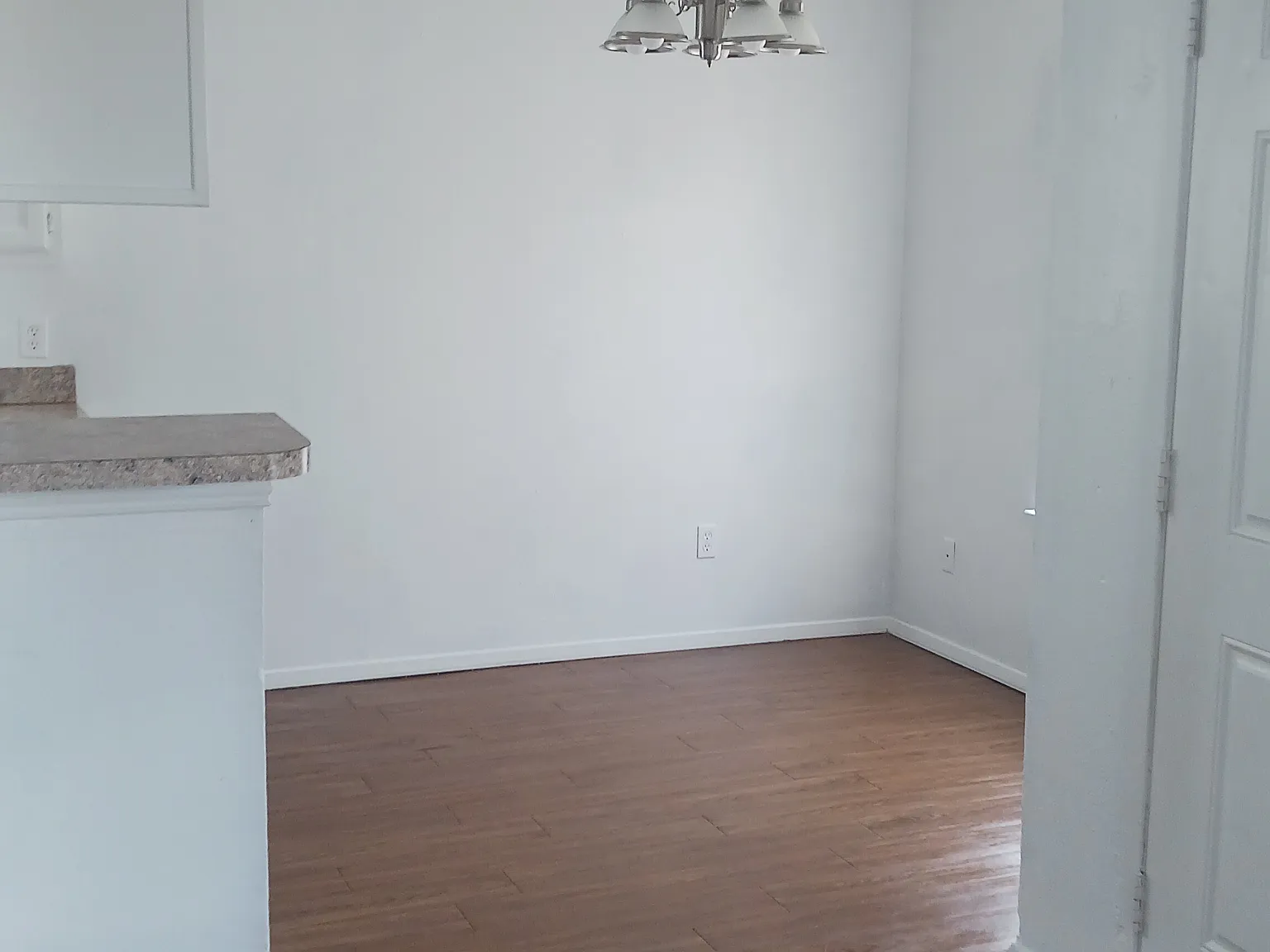 2 bed, 950 sqft, $1,025 — Photo 3