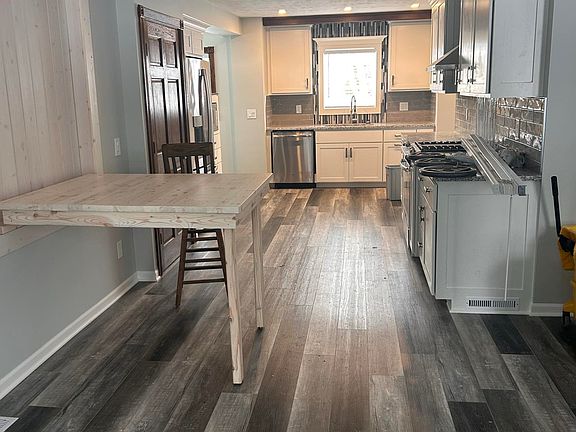 3rd image of 1501 Bristol Ave NW