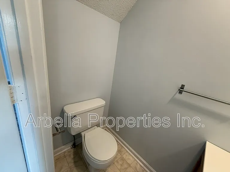 390 Erwin Hwy #2 — Photo 28