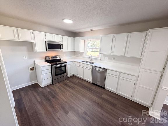 2nd image of 708 Winding Way Dr