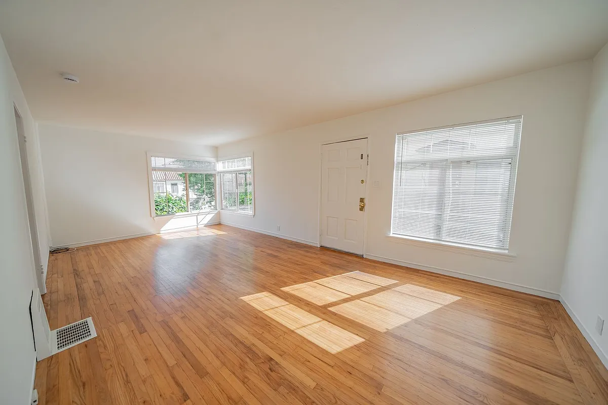 Building Photo - 2526 Ivy Dr