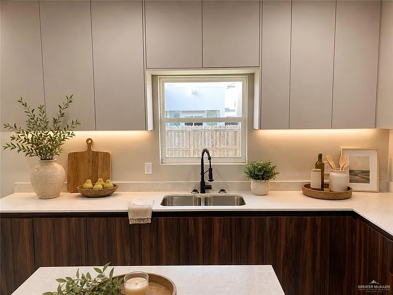 2225 Dorado Dr — Photo 10