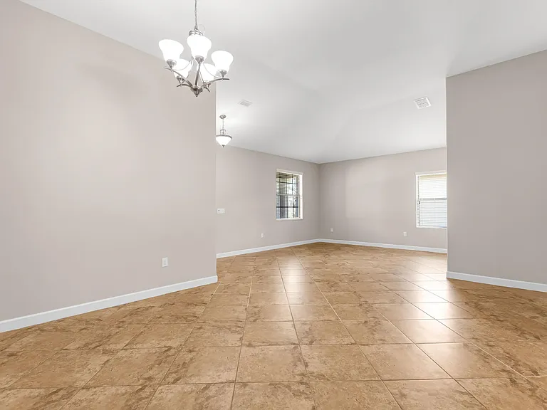 1317 Gleneagles Ln — Photo 5