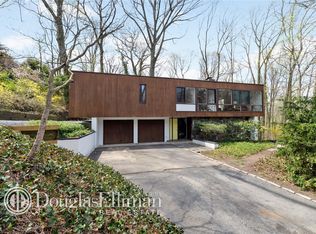 5 Tianderah Rd, Port Washington, NY 11050