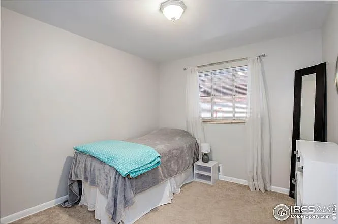 690 W Elmhurst Pl — Photo 20