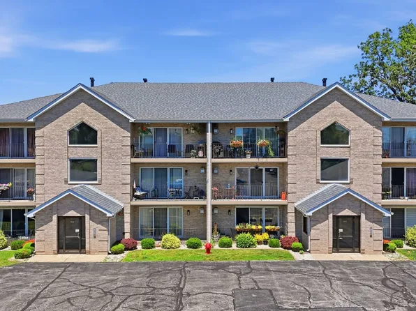8836 Amelia Ct APT 1A, Justice, IL 60458