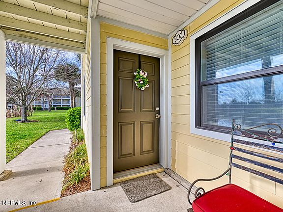 3rd image of 100 FAIRWAY PARK Boulevard #207