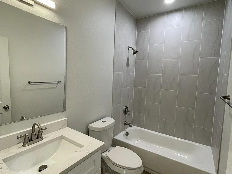 524 W Florence St — Photo 12
