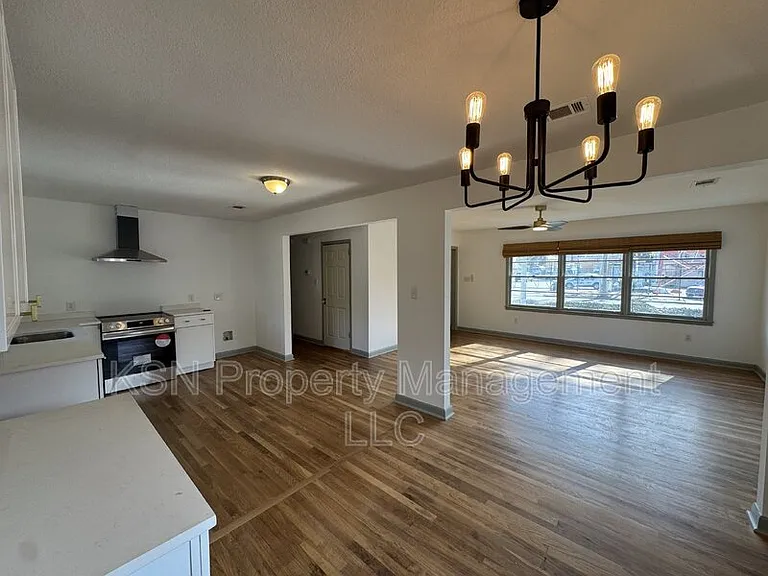 1436 E 42nd St — Photo 24