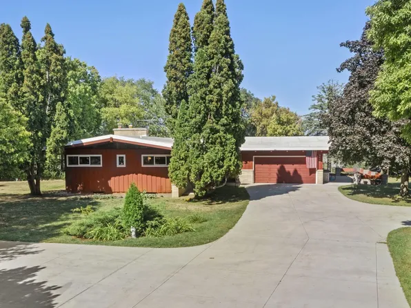 2439 Hauer Trl, Shakopee, MN 55379