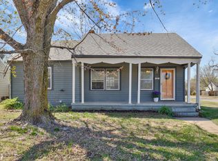 957 N Ridgewood Dr, Wichita, KS 67208