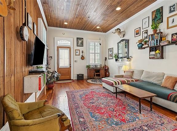 5th image of 6218 Douglas St