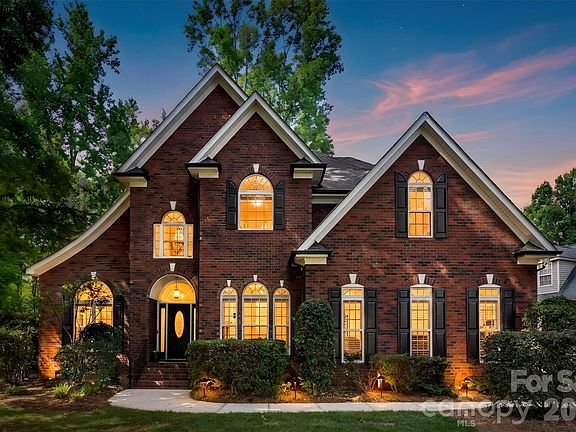 2nd image of 1703 Caddy Ct