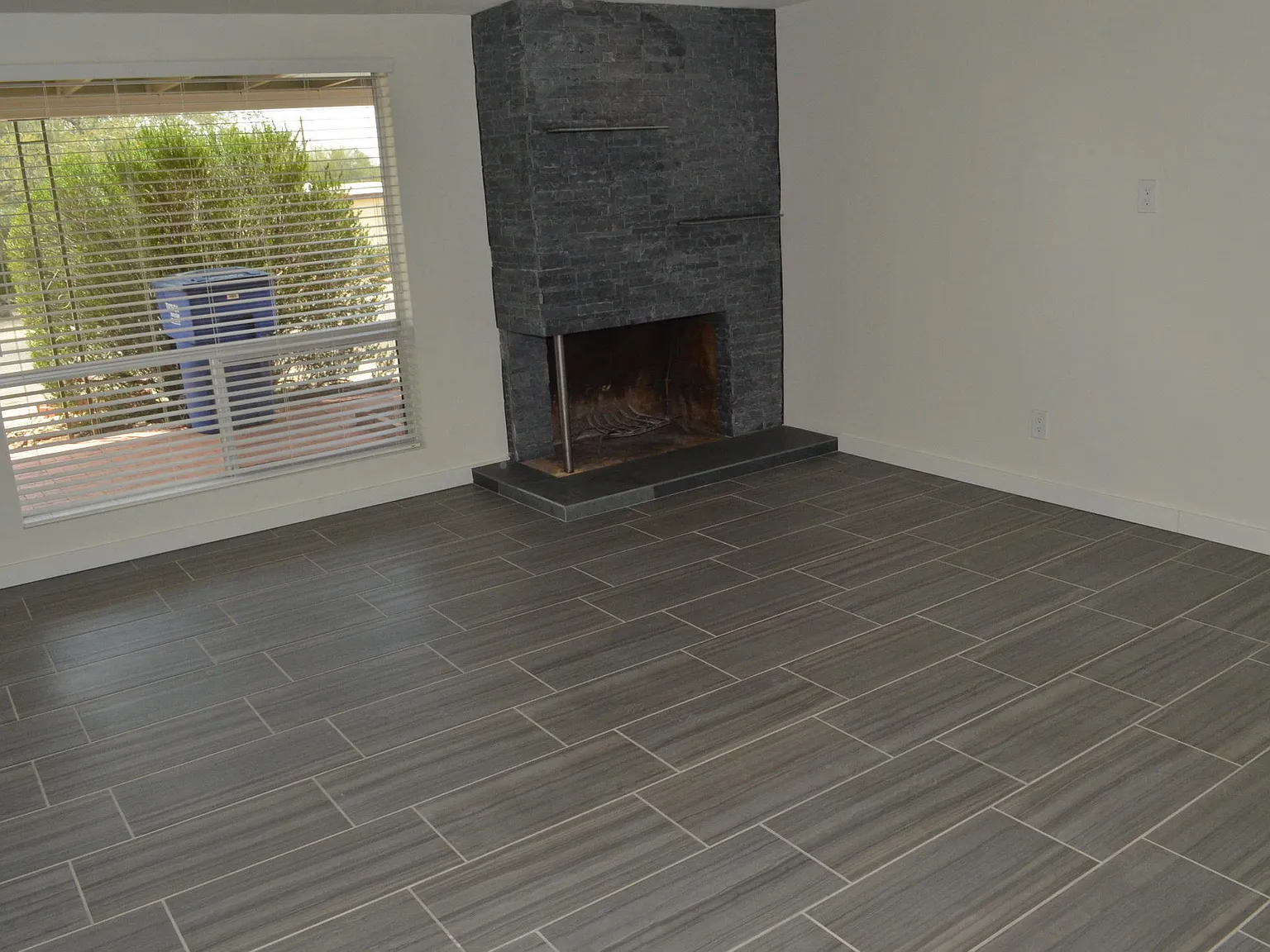 5 bed, 3.0 bath, 1972 sqft, $2,400 — Photo 4