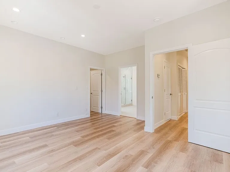 1100 S Highland Ave — Photo 17