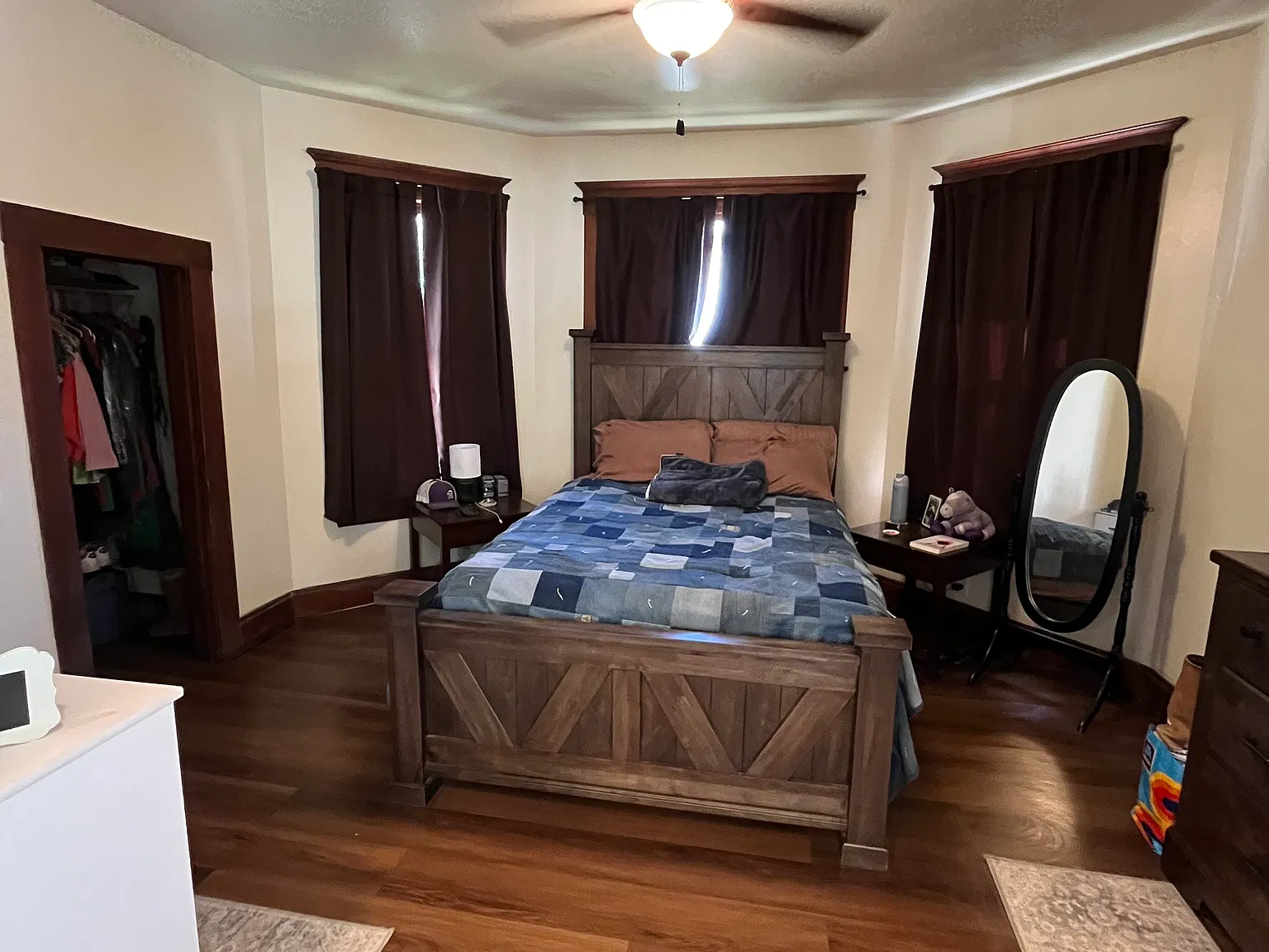 5 bed, 2000 sqft, $2,400 — Photo 4
