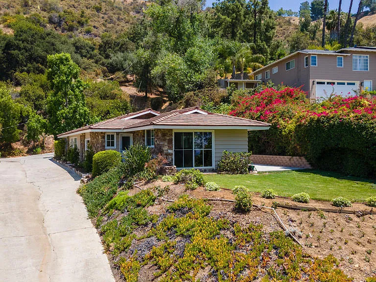555 Paulette Pl — Photo 38