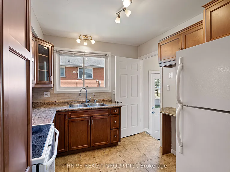 624 Mornington Ave — Photo 10