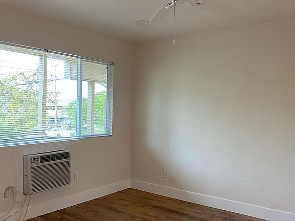 4th image of 784 Wesley Ave #3