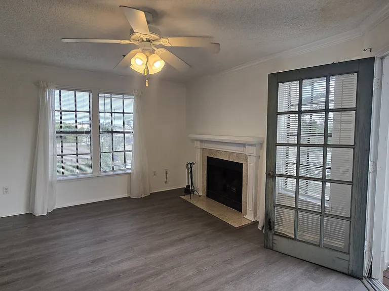 1000 W Horatio St #220 — Photo 14