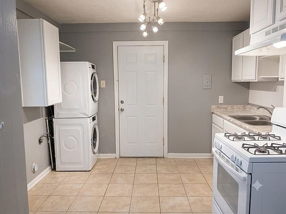 3rd image of 2952 Yale Ave