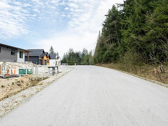 4th image of 1221 Castle Rd