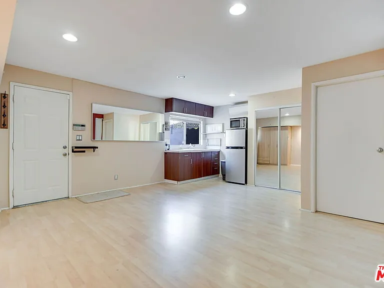 344 S Swall Dr — Photo 21
