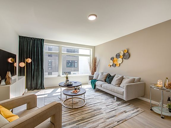 5th image of 515 W Broadway #3928237