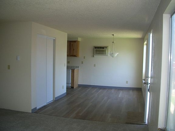 3rd image of 21 Jeanette Ave APT B