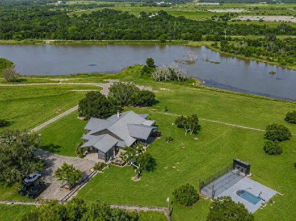 759 County Road 216, Hobson, TX 78117