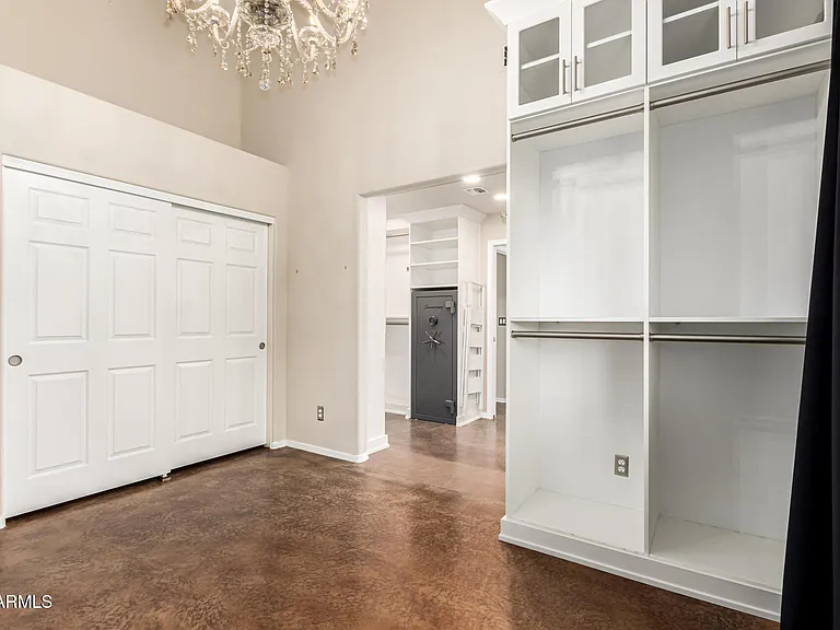 4704 E Hearn Rd — Photo 25