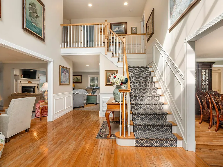 156 Maggie Dr — Photo 3