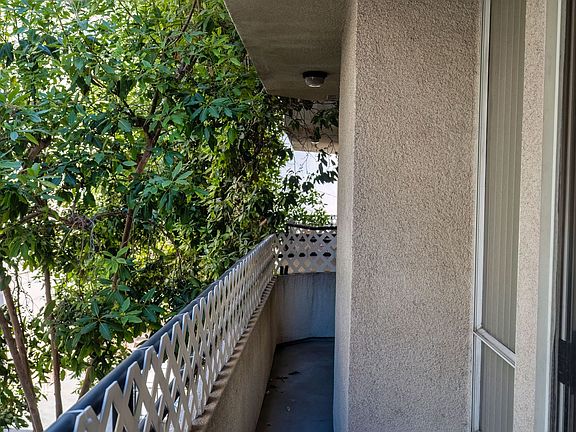 4th image of 553 S Saint Andrews Pl APT 209