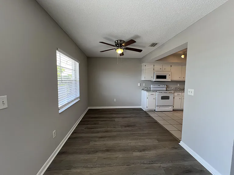 639 SE 13th Ave #120 — Photo 8