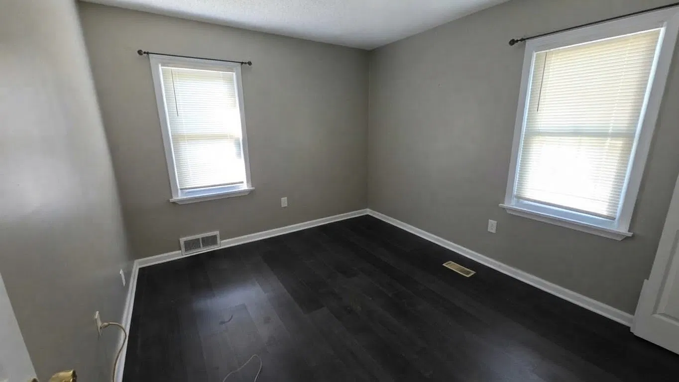 3 bed, 1090 sqft, $1,300 — Photo 4