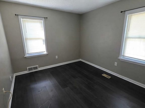 4th image of 26860 Dartmouth St