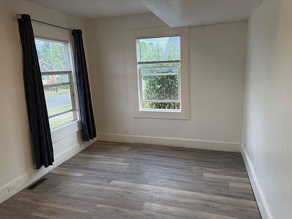 5th image of 2265 4th St NE