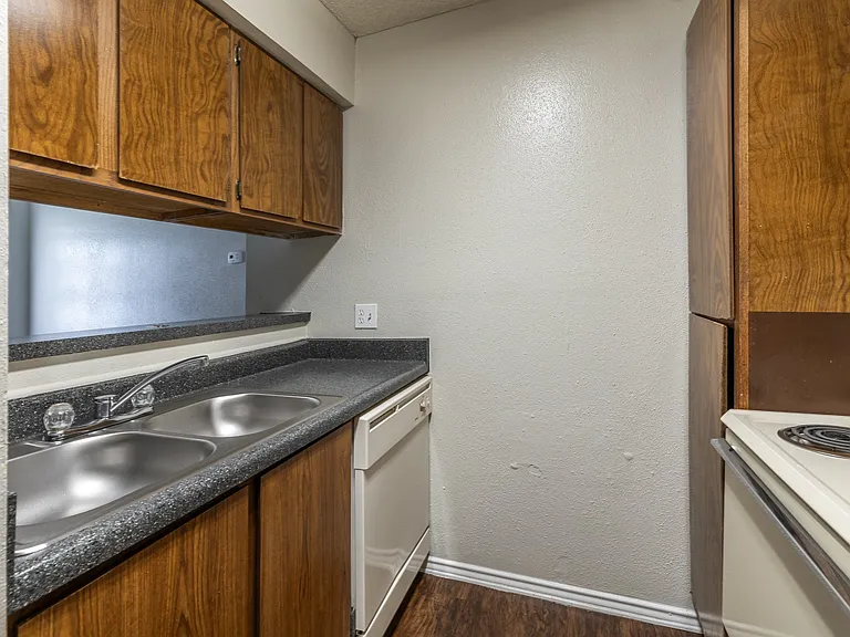Palisades Park Apartments — Photo 26