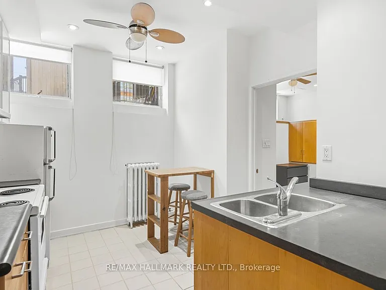 321 Palmerston Blvd #B — Photo 8